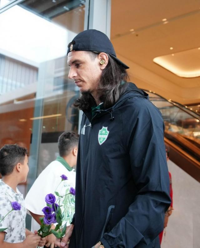 ue, 民全队抵达, http